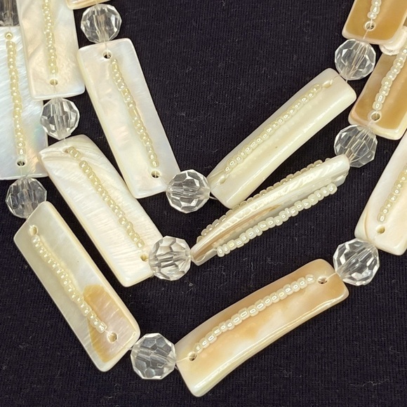 ⭐️ Cute cream coloured necklace - Picture 4 of 7